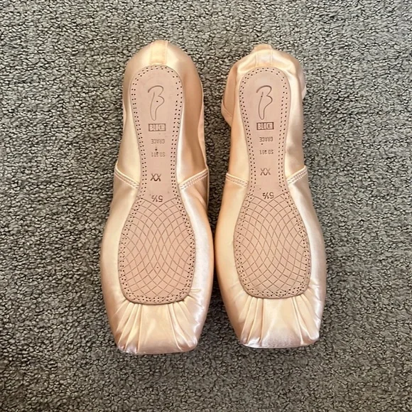Brand New Bloch pointe shoes - Picture 1 of 3